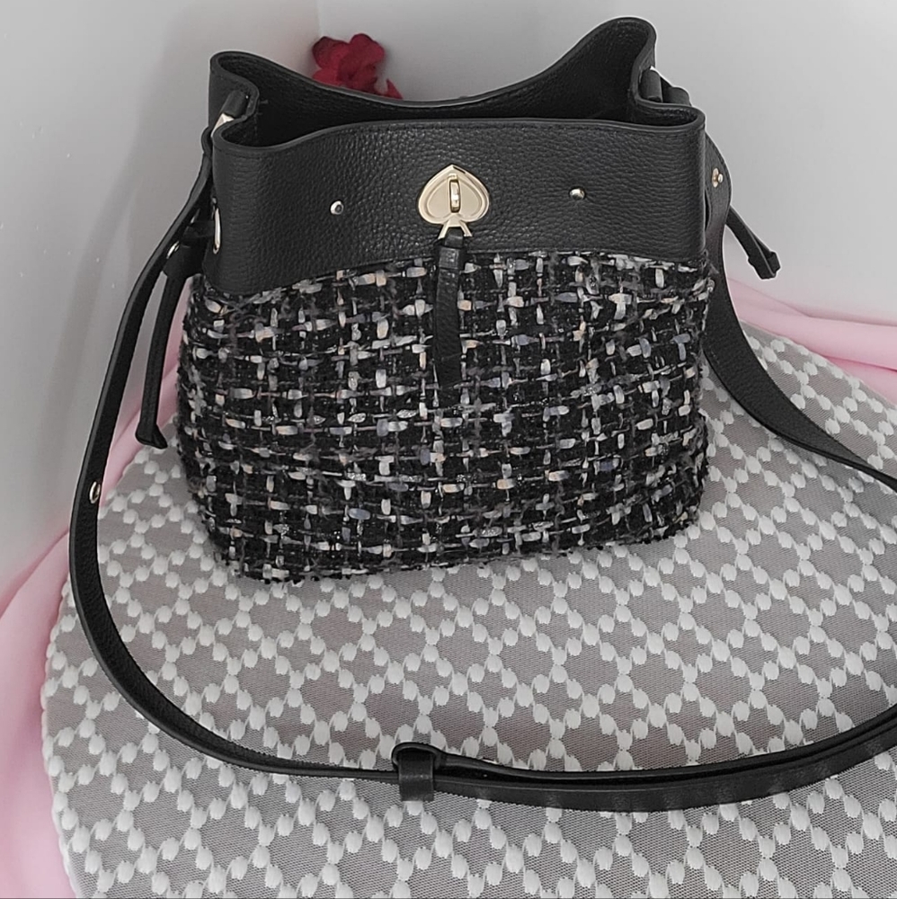 Kate Spade Crossbody/Adjustable Strap 🔥 crocheted material-outside